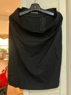Louis Feraud Black Skirt with Concealed Back Zipper